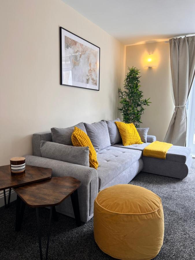Casa de Férias Arte Serviced Stratford - 3 Bedrooms 2 Bathrooms London, Stratford, Maryland, Free Parking, Garden, Weekly Or Monthly - Up To 8 Guests *