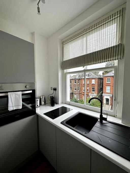 Stylish Near Regent's Park N7 *