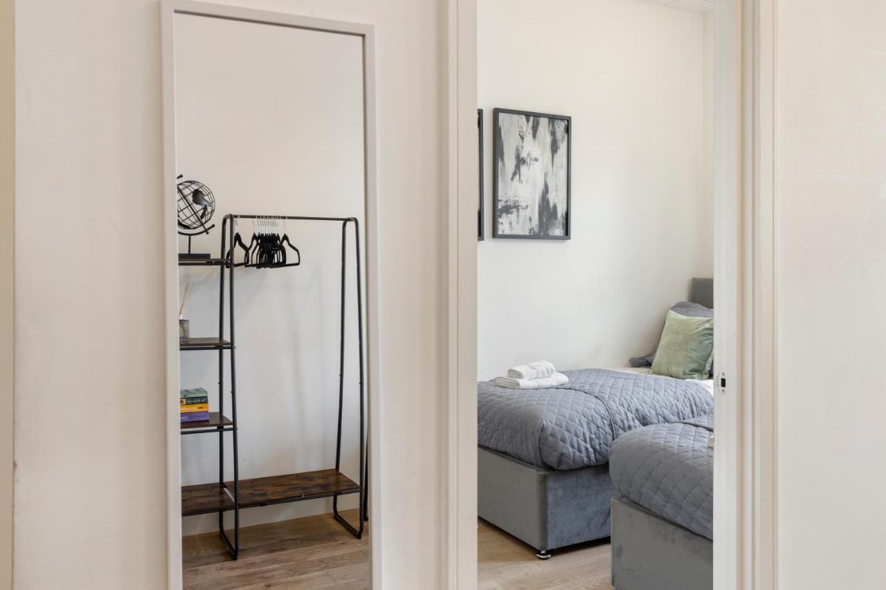Hamburg Gf1br 1ba By Bus Stop In Acton 8 Apartment *