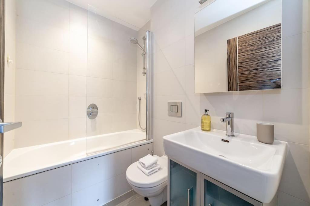 Spacious Modern One Bedroom Flat In Chelsea *