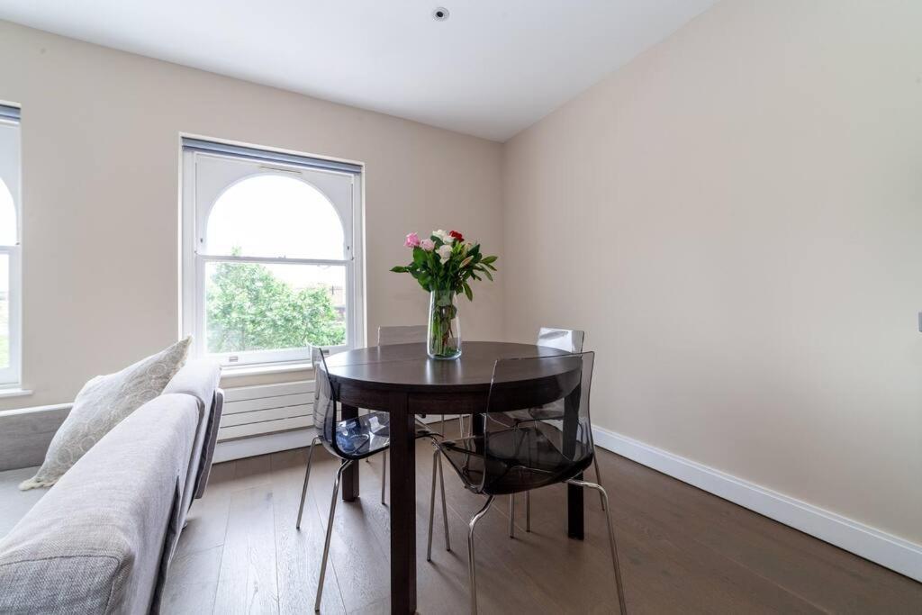 Spacious Modern One Bedroom Flat In Chelsea *