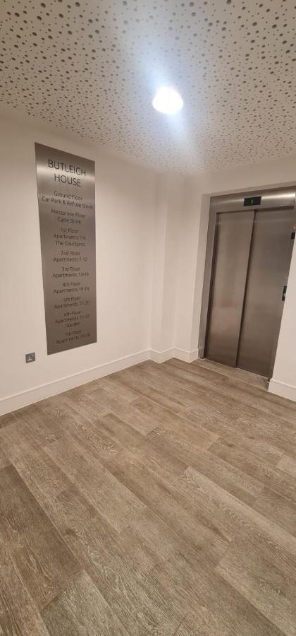 Two Bedroom Near Southall Station! Appartement
