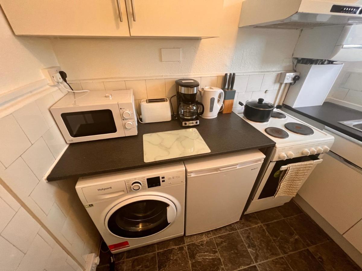 Neasden, Dollis Hill Near Neasden Temple * London