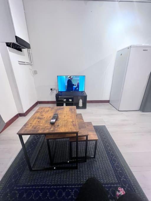 Flat 7 Near Westfield Centre, 1 Bedroom, 1 Bathroom Flat Londres