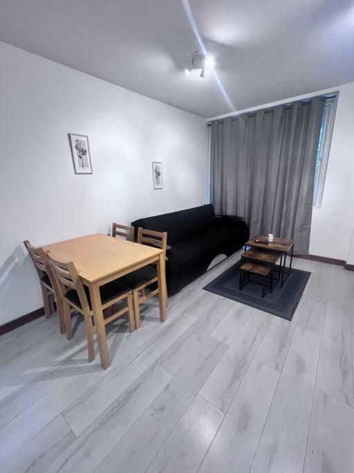 Appartement Flat 7 Near Westfield Centre, 1 Bedroom, 1 Bathroom Flat