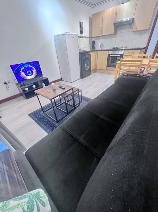 Flat 7 Near Westfield Centre, 1 Bedroom, 1 Bathroom Flat * Londres