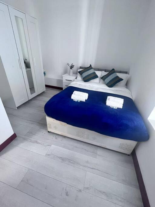 Flat 7 Near Westfield Centre, 1 Bedroom, 1 Bathroom Flat *