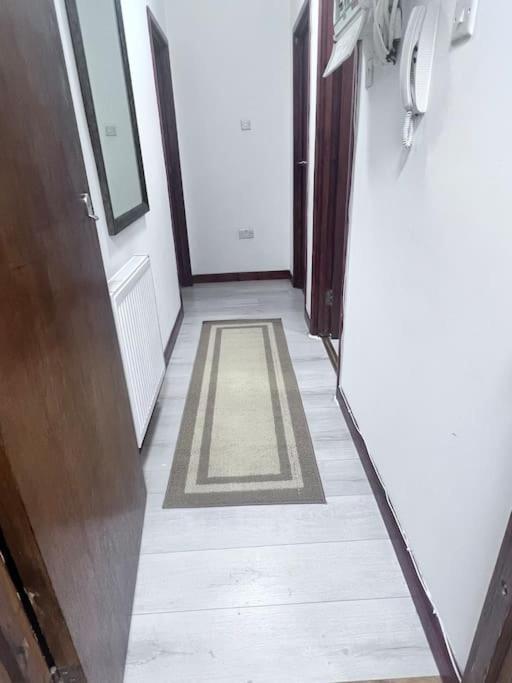Flat 7 Near Westfield Centre, 1 Bedroom, 1 Bathroom Flat * Londres