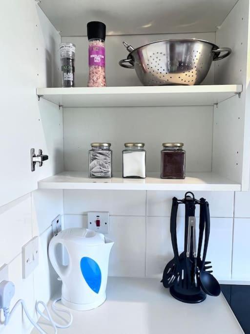 Apartamento Flat 10 Near Westfield Centre, 1 Bedroom, 1 Bathroom Flat *