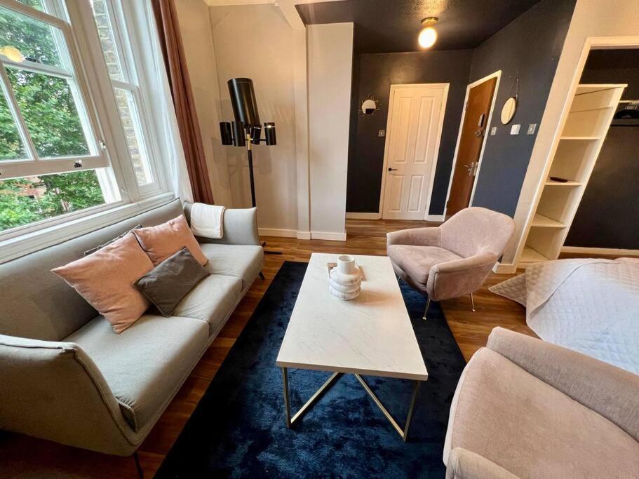 Chic Near Regent's Park N8 *