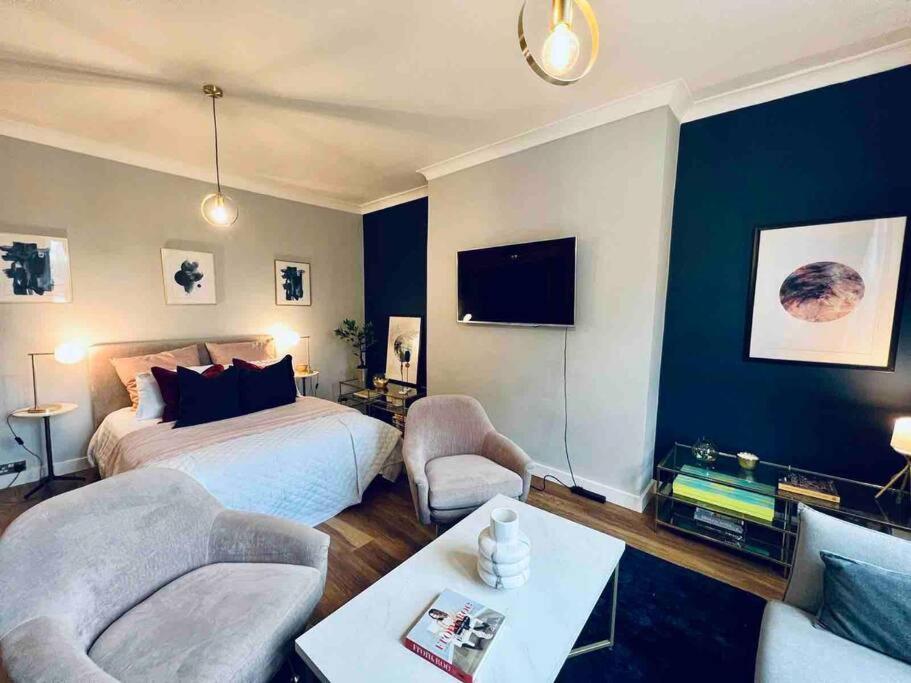 Chic Near Regent's Park N8 *