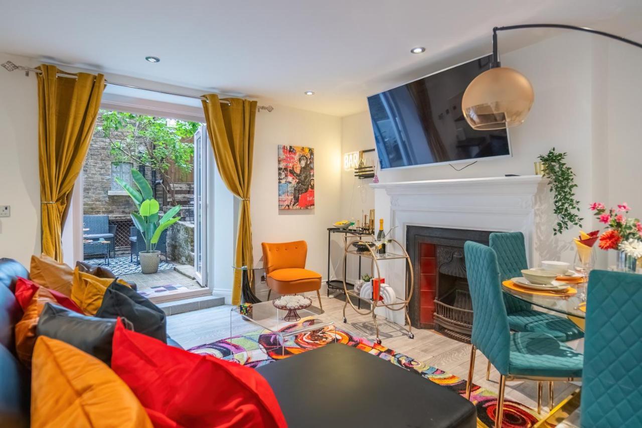 Funky Trendy Modern 3 Bed 3 Bath House In Dalston