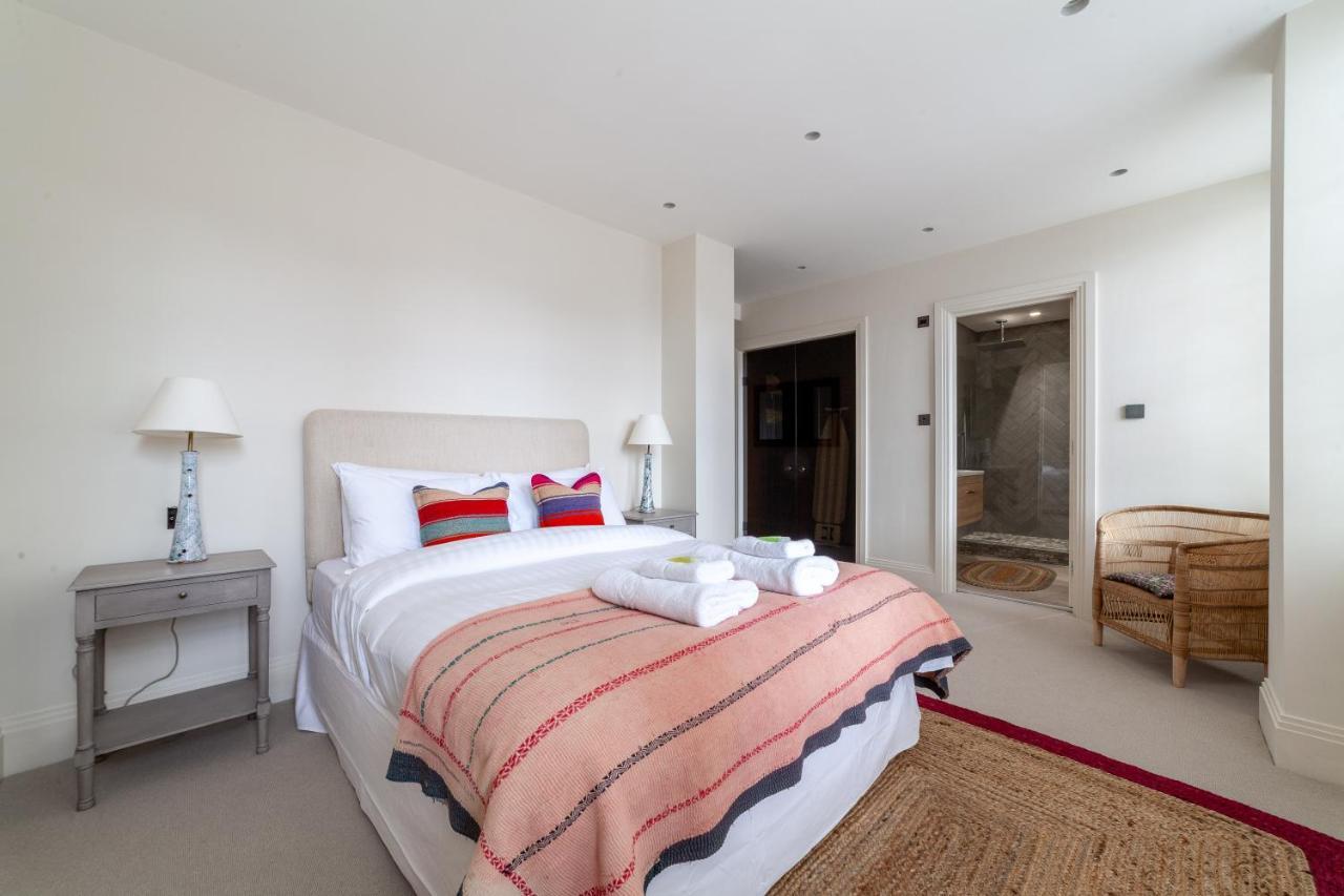 Primary Located Splendid 2br Flat Near Hyde Park London