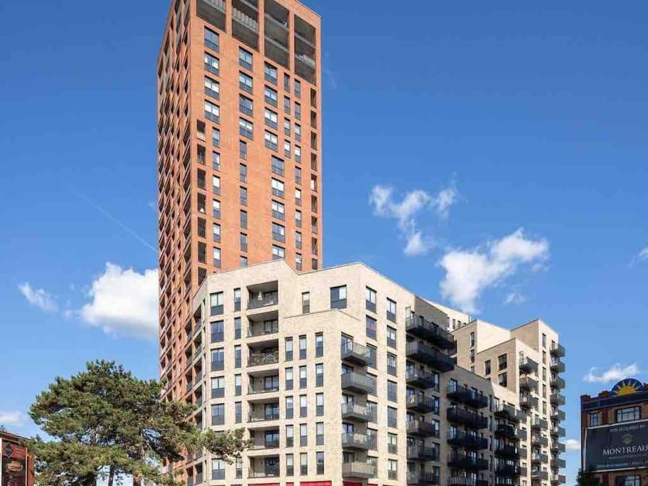 Stunning One-bedroom Apartment- Next To Tube Station- Sleeps 3 Appartement