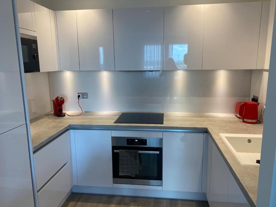 Stunning One-bedroom Apartment- Next To Tube Station- Sleeps 3 Appartement *