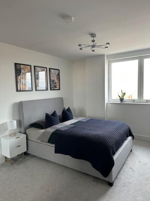 Stunning One-bedroom Apartment- Next To Tube Station- Sleeps 3 Apartamento