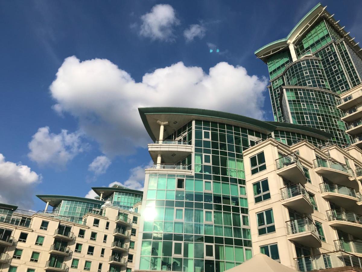 Cosy Private With Private Bathroom In A River View Flat Privatunterkunft London