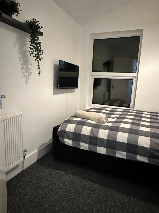 3 Bedroom House With Garden In Tottenham Hébergement de vacances