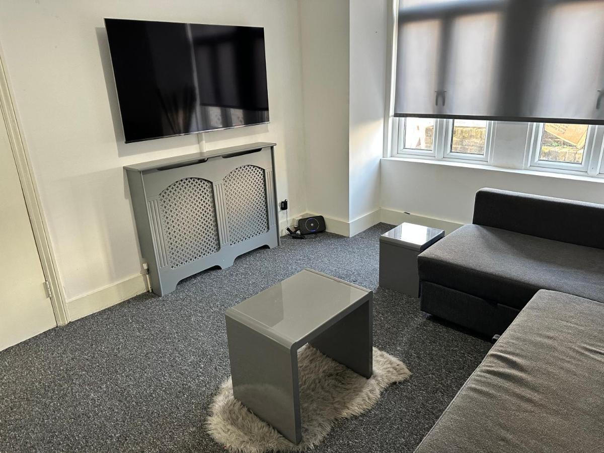 3 Bedroom House With Garden In Tottenham Hébergement de vacances *