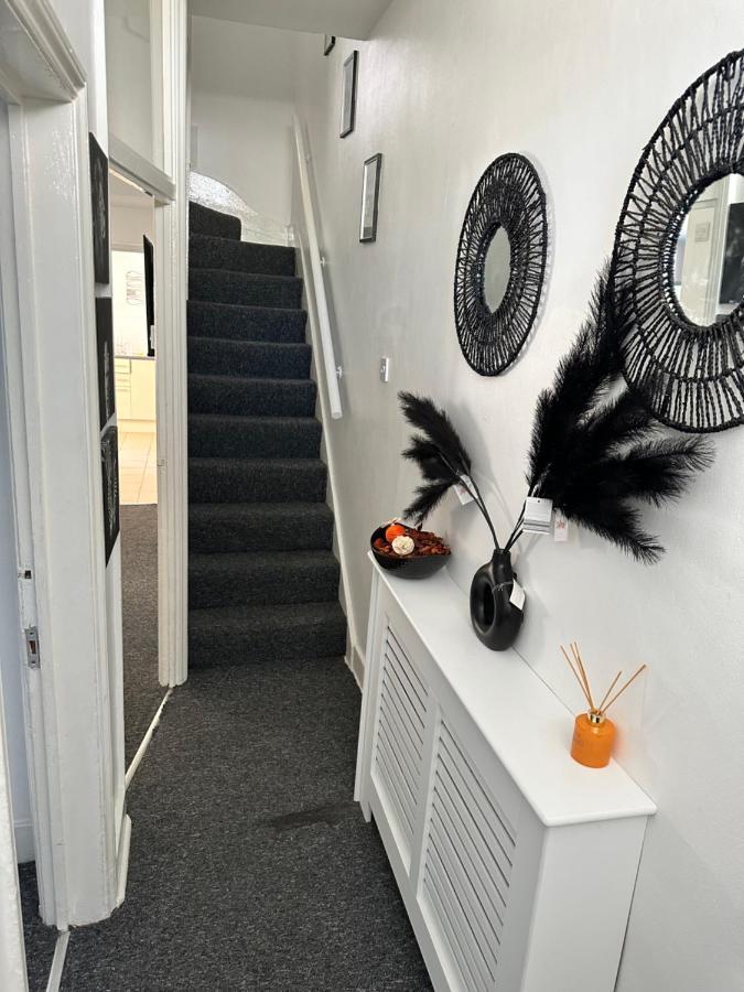 3 Bedroom House With Garden In Tottenham Hébergement de vacances *
