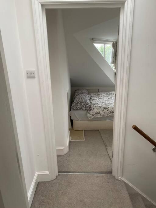 Cosy Attic Flat With Views Apartamento *
