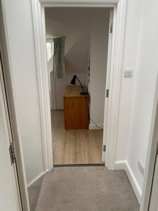 Cosy Attic Flat With Views Londres