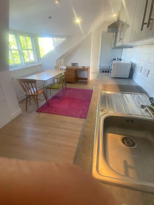 Cosy Attic Flat With Views Londres