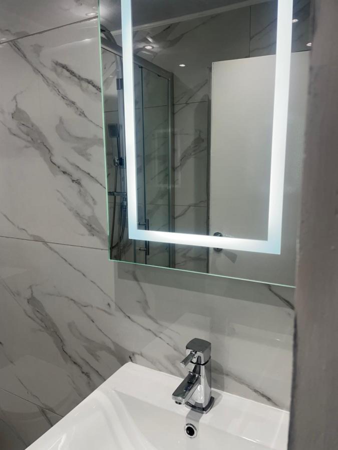 Newly Renovated In Acton Londres
