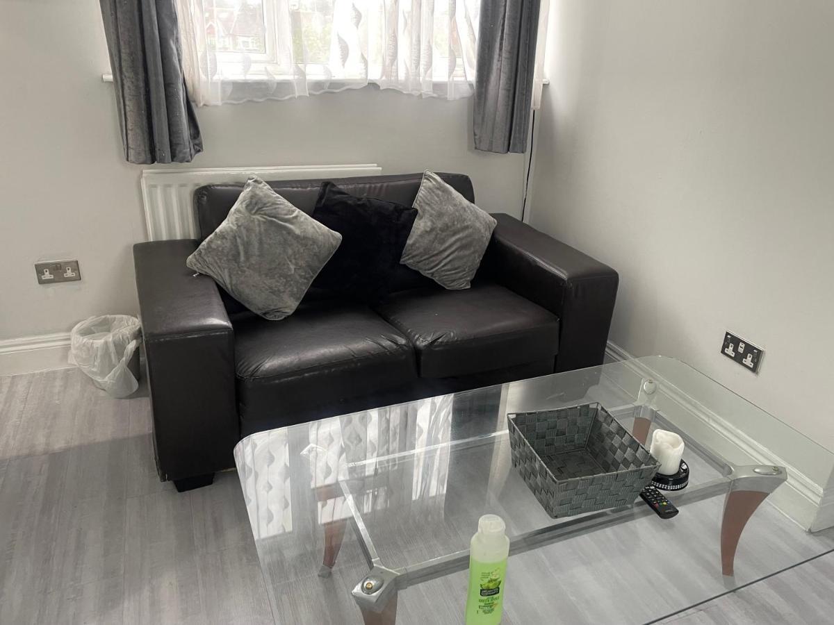 Newly Renovated In Acton Londres