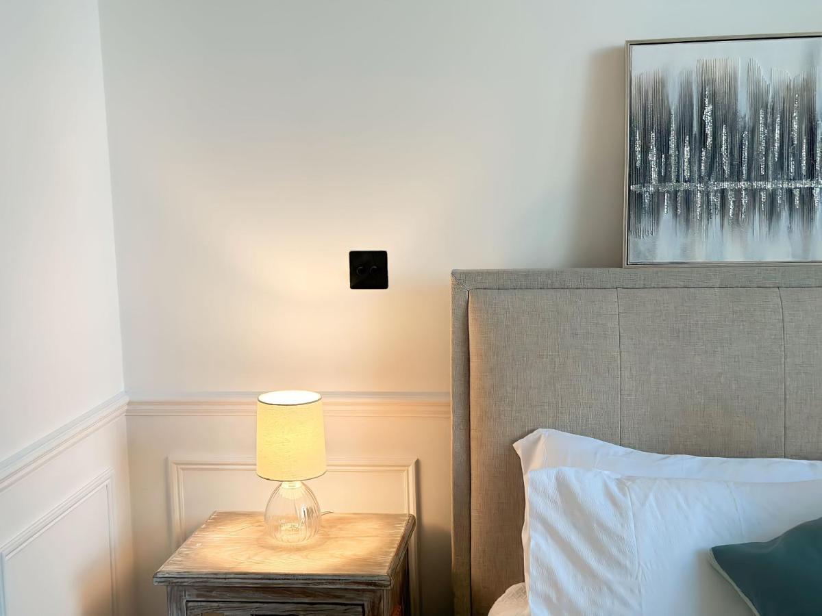 Luxurious 2-bedroom, 2-bathroom Paddington Retreat With En-suite Tv Bed