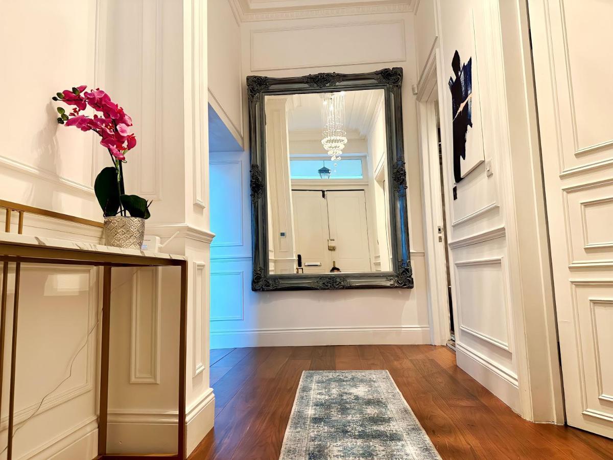 Luxurious 2-bedroom, 2-bathroom Paddington Retreat With En-suite Tv Bed