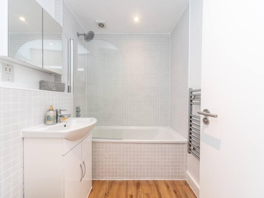 Apartamento Bright & Modern 2-bed In Vibrant East Londres
