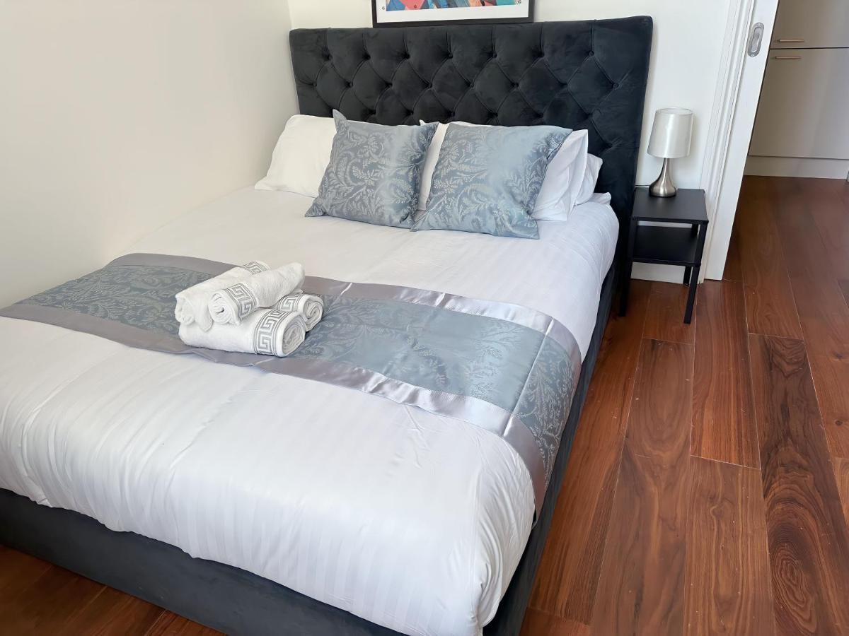 Apartment Luxurious 2-bedroom, 2-bathroom Paddington Retreat With En-suite Tv Bed
