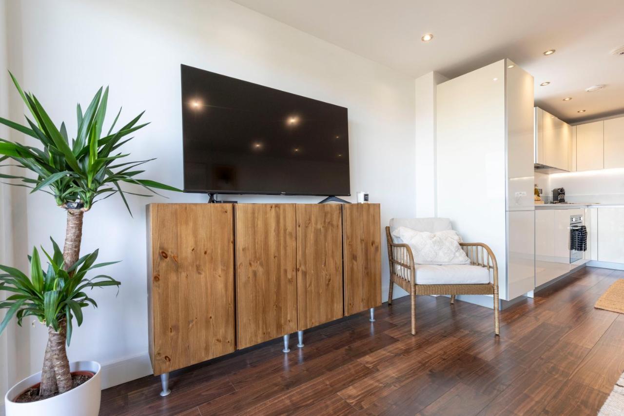 Apartamento Modern Luxe Just 10 Mins From Tower Bridge! Easy Access To Tube And Bus Londres