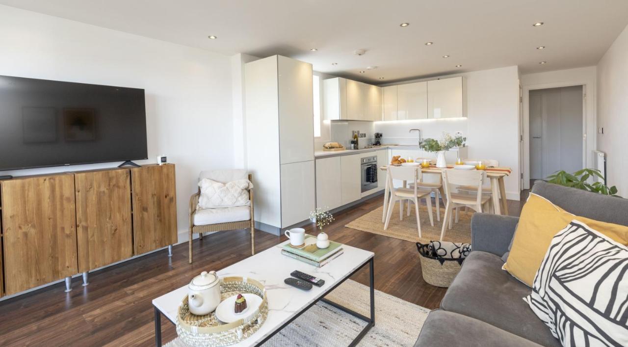 Modern Luxe Just 10 Mins From Tower Bridge! Easy Access To Tube And Bus * London