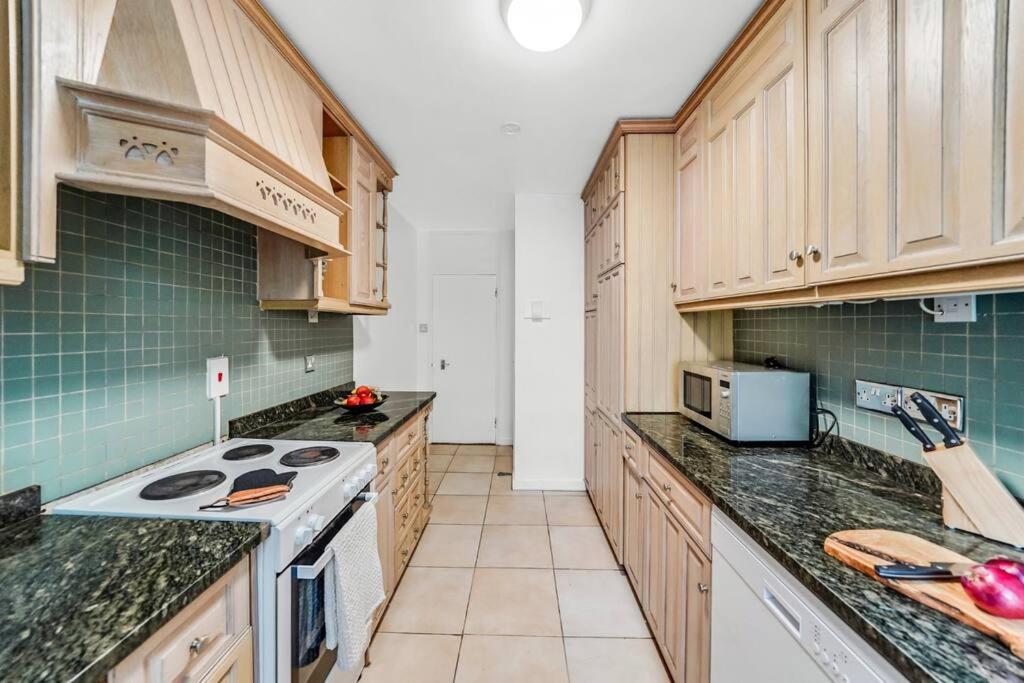 Unique 2 Bed 2 Bath Victorian Flat Regents Park * Londen
