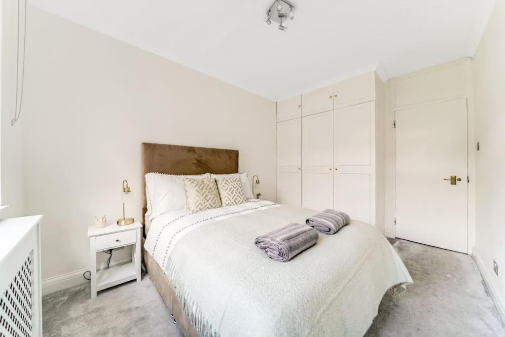 Unique 2 Bed 2 Bath Victorian Flat Regents Park Londen