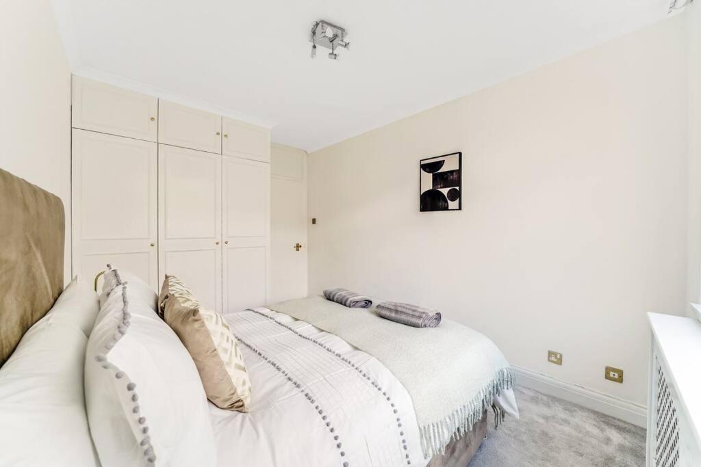 Unique 2 Bed 2 Bath Victorian Flat Regents Park Londen