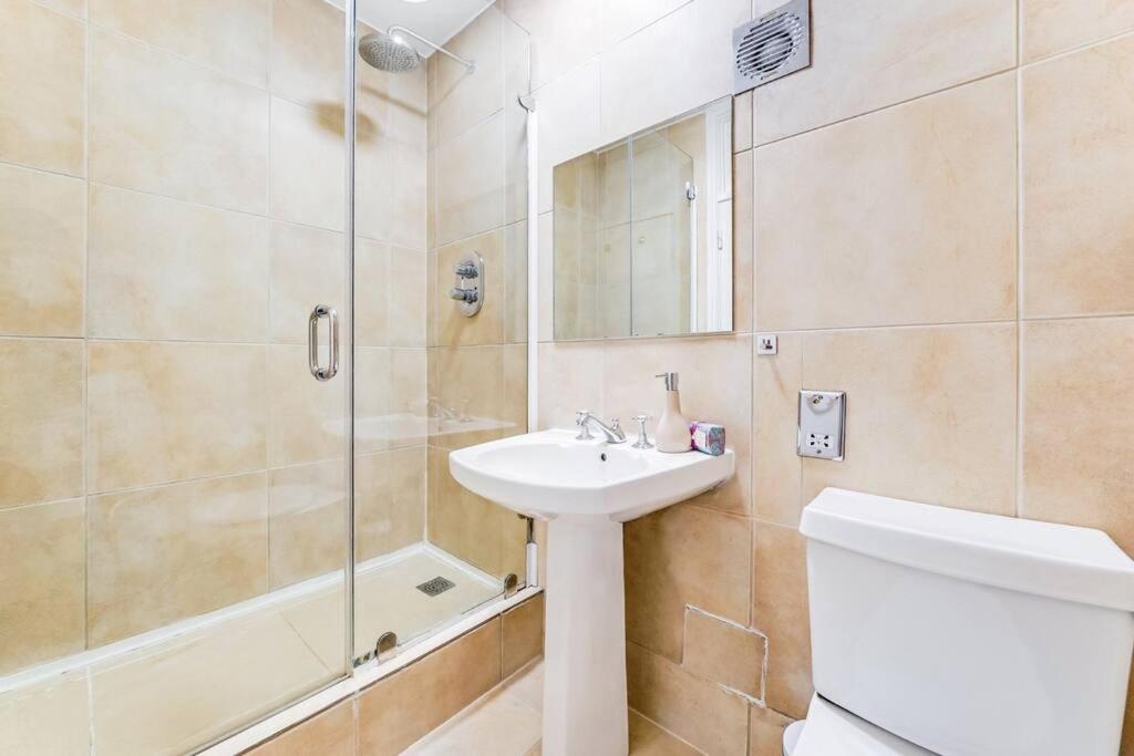 Unique 2 Bed 2 Bath Victorian Flat Regents Park Appartement Londen