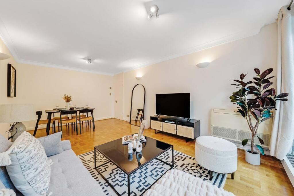 Unique 2 Bed 2 Bath Victorian Flat Regents Park * Londen