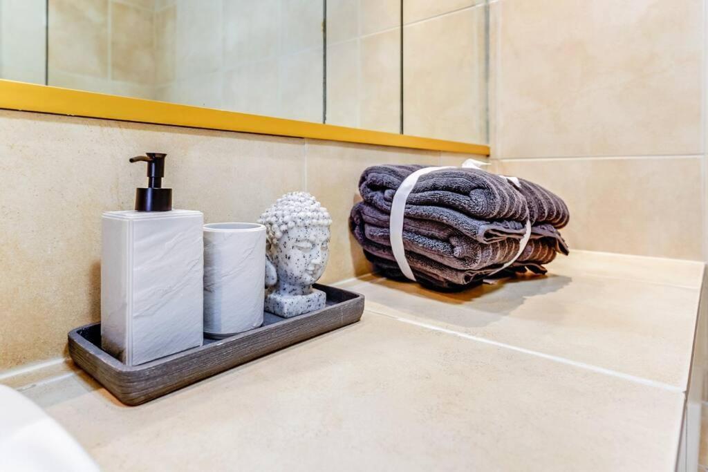 Unique 2 Bed 2 Bath Victorian Flat Regents Park Appartement Londen