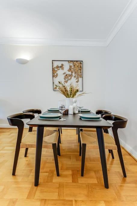 Unique 2 Bed 2 Bath Victorian Flat Regents Park Appartement Londen