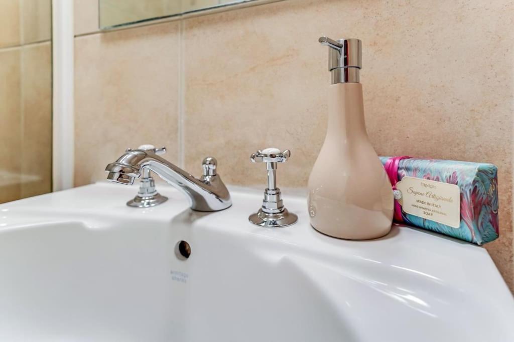 Unique 2 Bed 2 Bath Victorian Flat Regents Park Appartement *