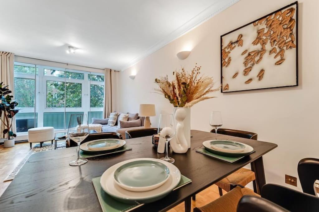 Unique 2 Bed 2 Bath Victorian Flat Regents Park * Londen