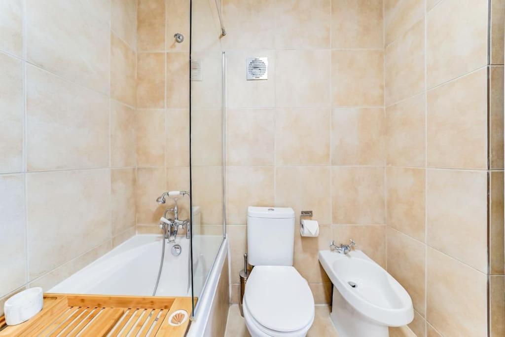 Unique 2 Bed 2 Bath Victorian Flat Regents Park Appartement