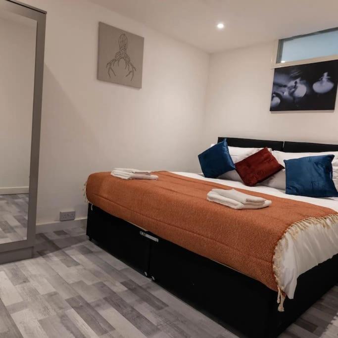 3 Bedrooms Flat -wifi-freeparking-babycot-15min To Pepys Park Apartamento