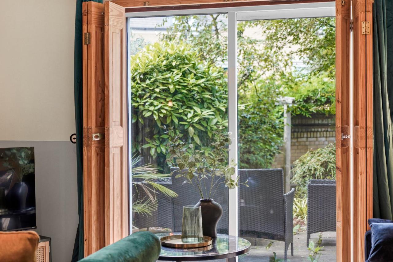 Vakantiehuis Stunning Central 2 Bed Parking & Garden
