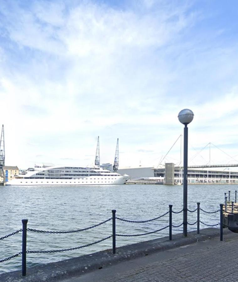 Apartamento Luxury Riverview Apartment: Excel & Canary Wharf Proximity Londres