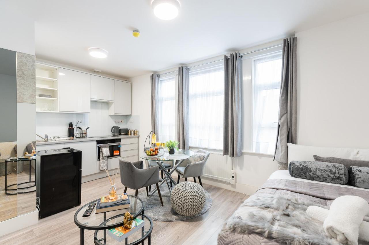 Newly Refurbished In Kensal F