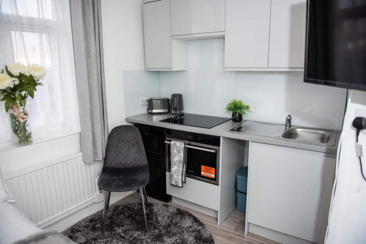 Small But Cozy Studio, Great Tube Connection Londres
